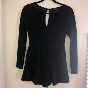 🤍Super cute shiny black romper